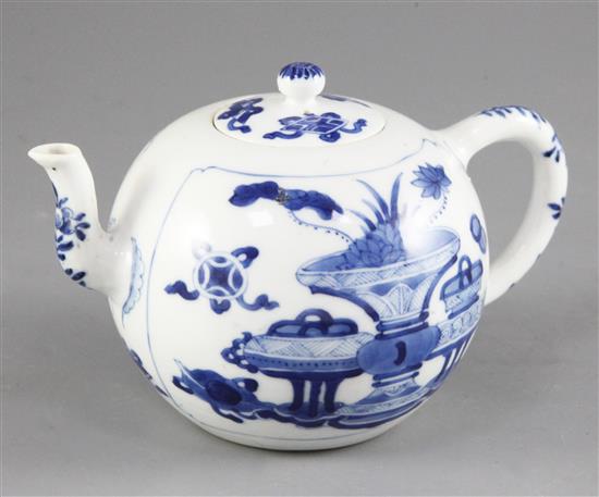 A Chinese blue and white globular teapot and cover, Kangxi period, height 9.5cm, cover broken and restuck